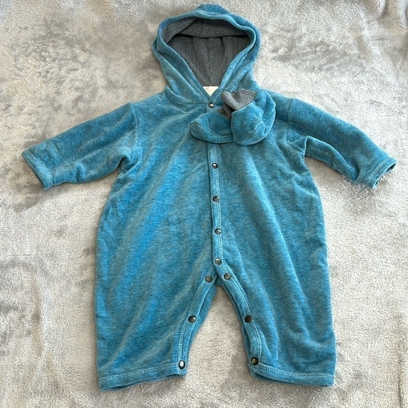 Coccoli - NWOT - Velour hooded romper/jacket  and bootie set. Size 3 months - Picture 1 of 6